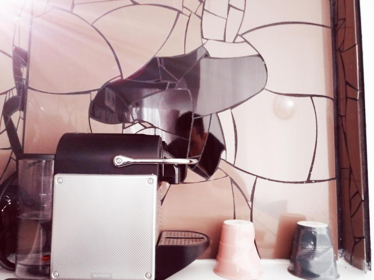 Studio Situe Dans Un Quartier Calme Et Residentiel A Montrouge A Seulement 2 Minutes Du Metro エクステリア 写真